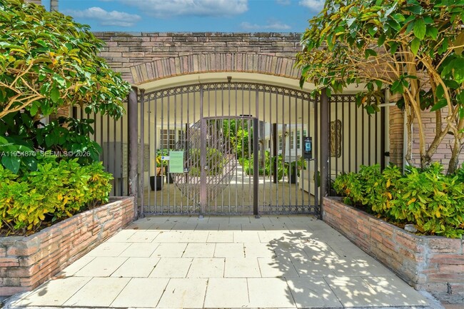 Building Photo - 1601 Lenox Ave.