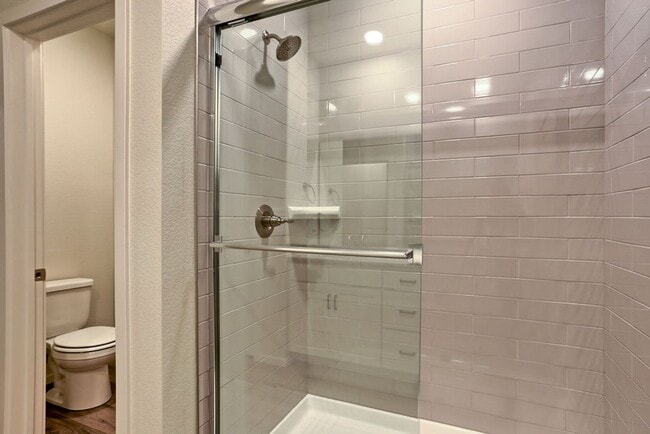 Building Photo - 4768 Champlain Dr