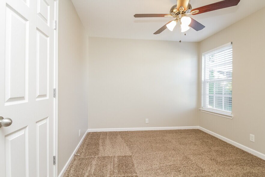 Building Photo - 2006 Zion Ln