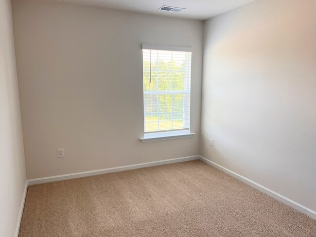 Building Photo - 455 David Hl Dr