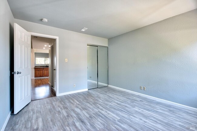 Building Photo - 355 Parkview Terrace