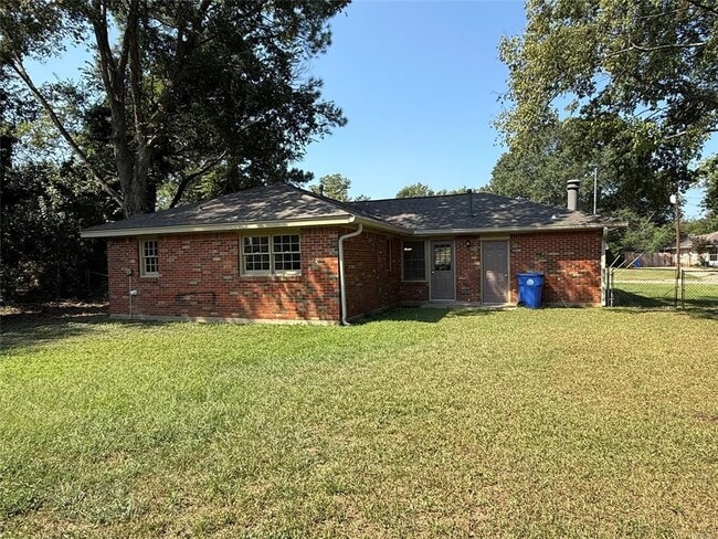 Building Photo - 113 Lori St