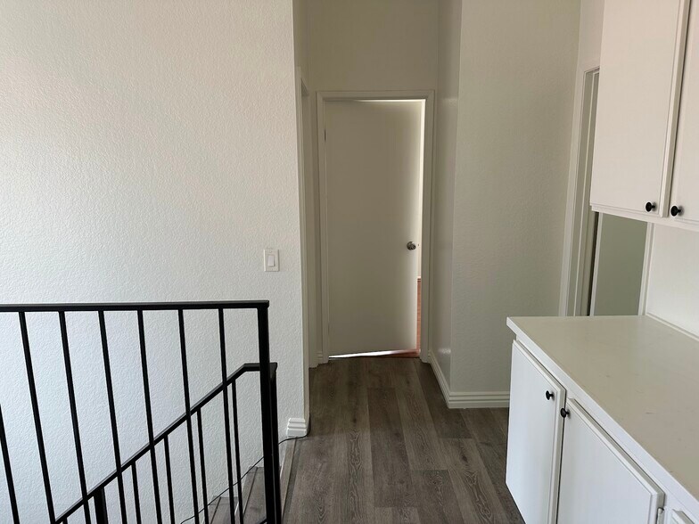 Building Photo - 9742 Willow Wood Dr