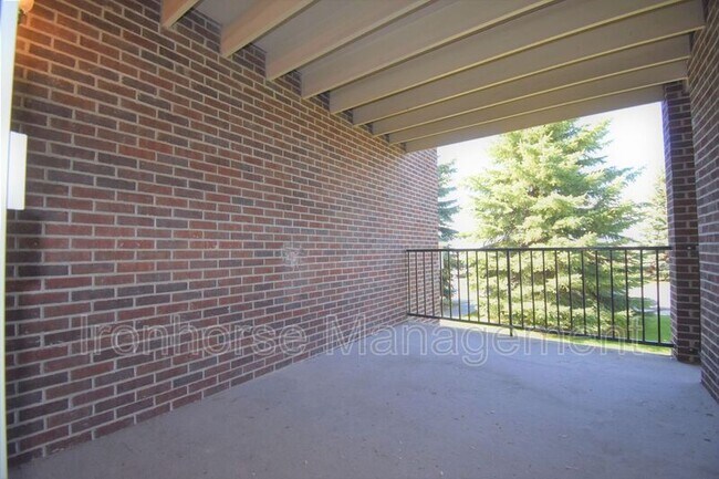 Building Photo - 813 W Villard St
