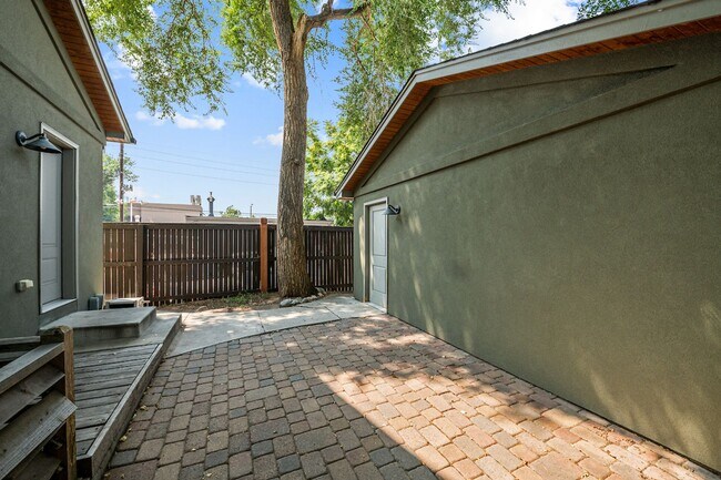 Building Photo - 1275 S Clayton St