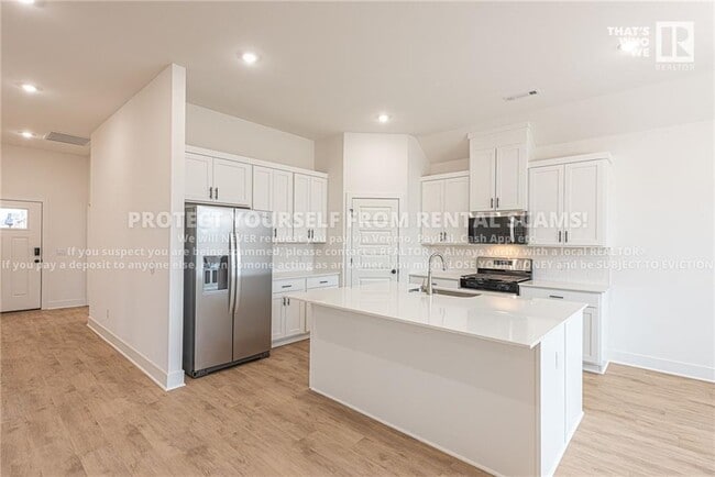 Building Photo - 566 Mcleod Dr