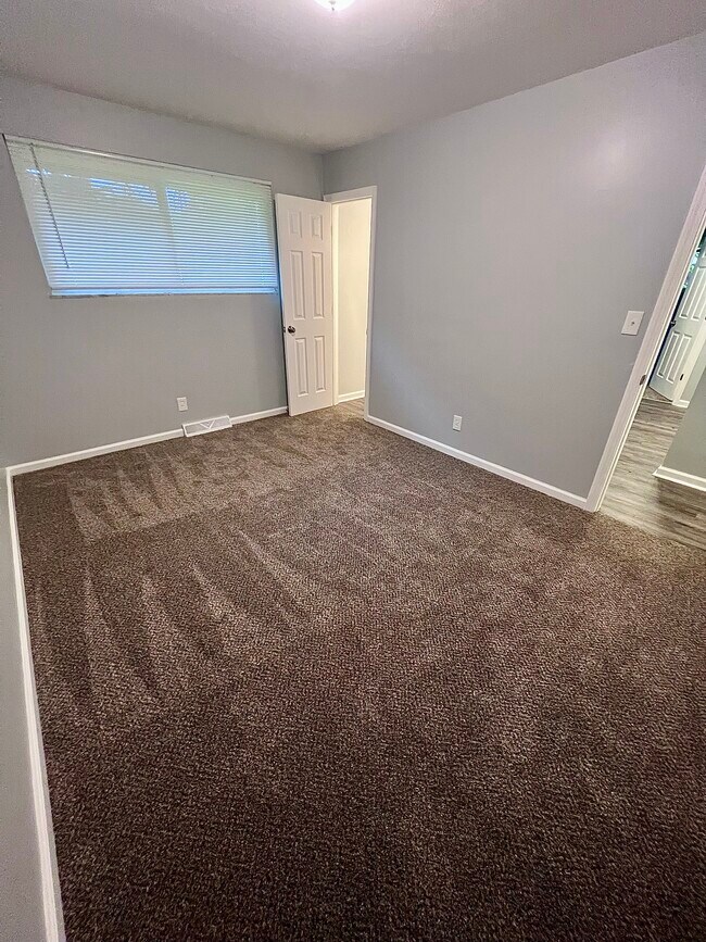Building Photo - 153 Hanstein Pl
