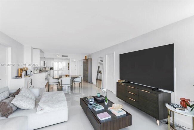 Building Photo - 3701 N Country Club Dr