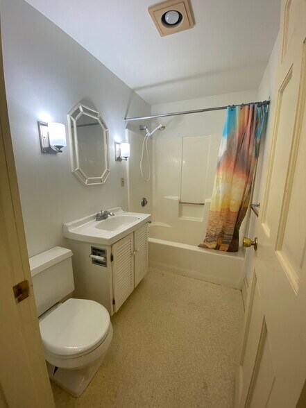 Building Photo - 24 Parkwood Dr