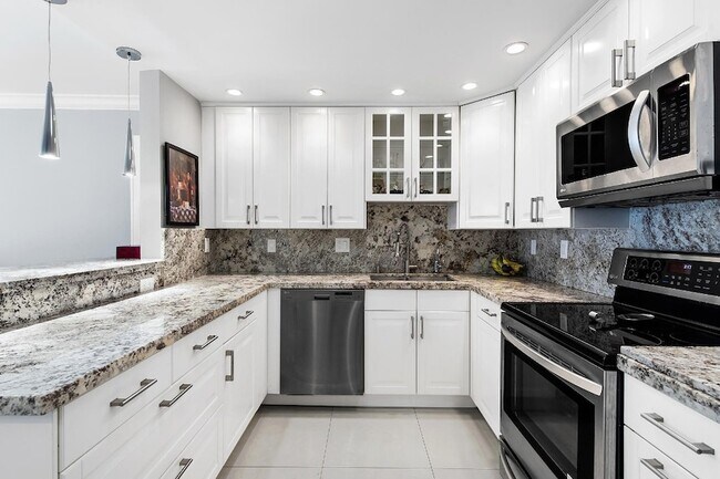 Building Photo - 3850 Galt Ocean Dr