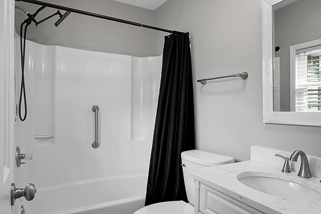 Building Photo - Charming 3 Bedroom 2 bathroom ready for you to call home!