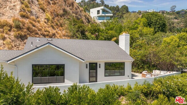 Building Photo - 8353 Sunset View Dr
