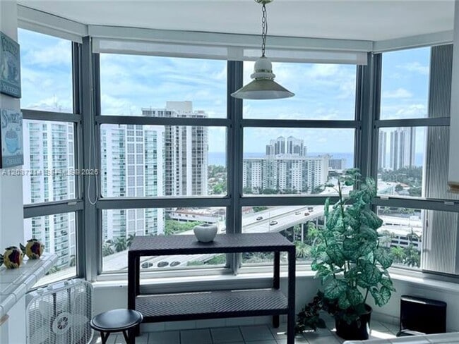 Building Photo - 3500 Mystic Pointe Dr