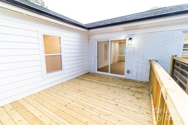 Building Photo - 3501 Eastway Dr