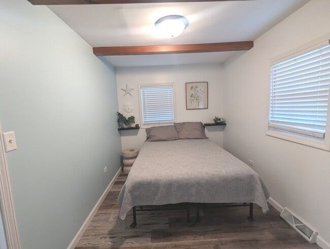 Building Photo - 1708 N Center St