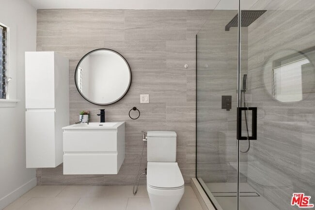 Building Photo - 712 N Rodeo Dr