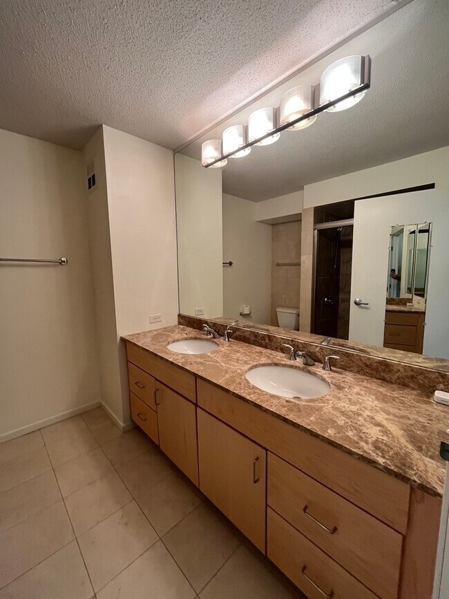 Building Photo - 9725 Woods Dr
