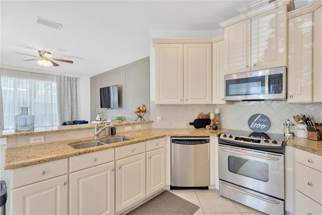 Building Photo - 8307 Manor Club Cir