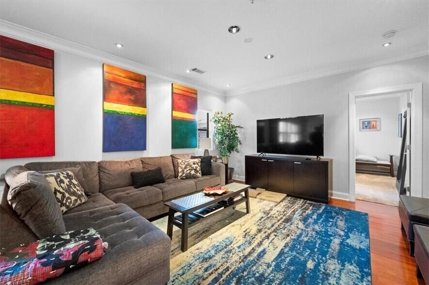 Building Photo - 2230 Cheshire Bridge Rd NE