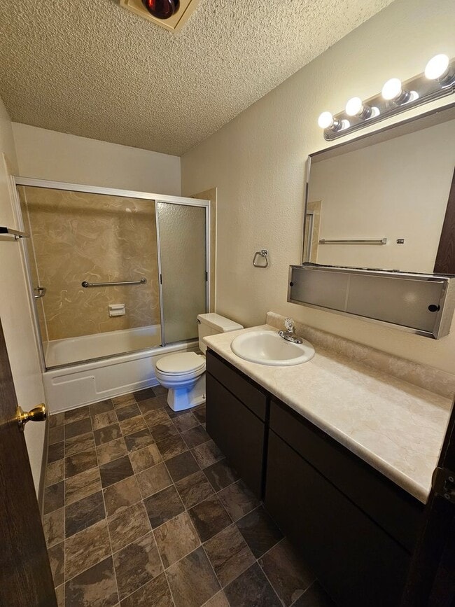 Building Photo - Private house, in great location!