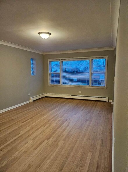 Building Photo - 5858 W Diversey Ave