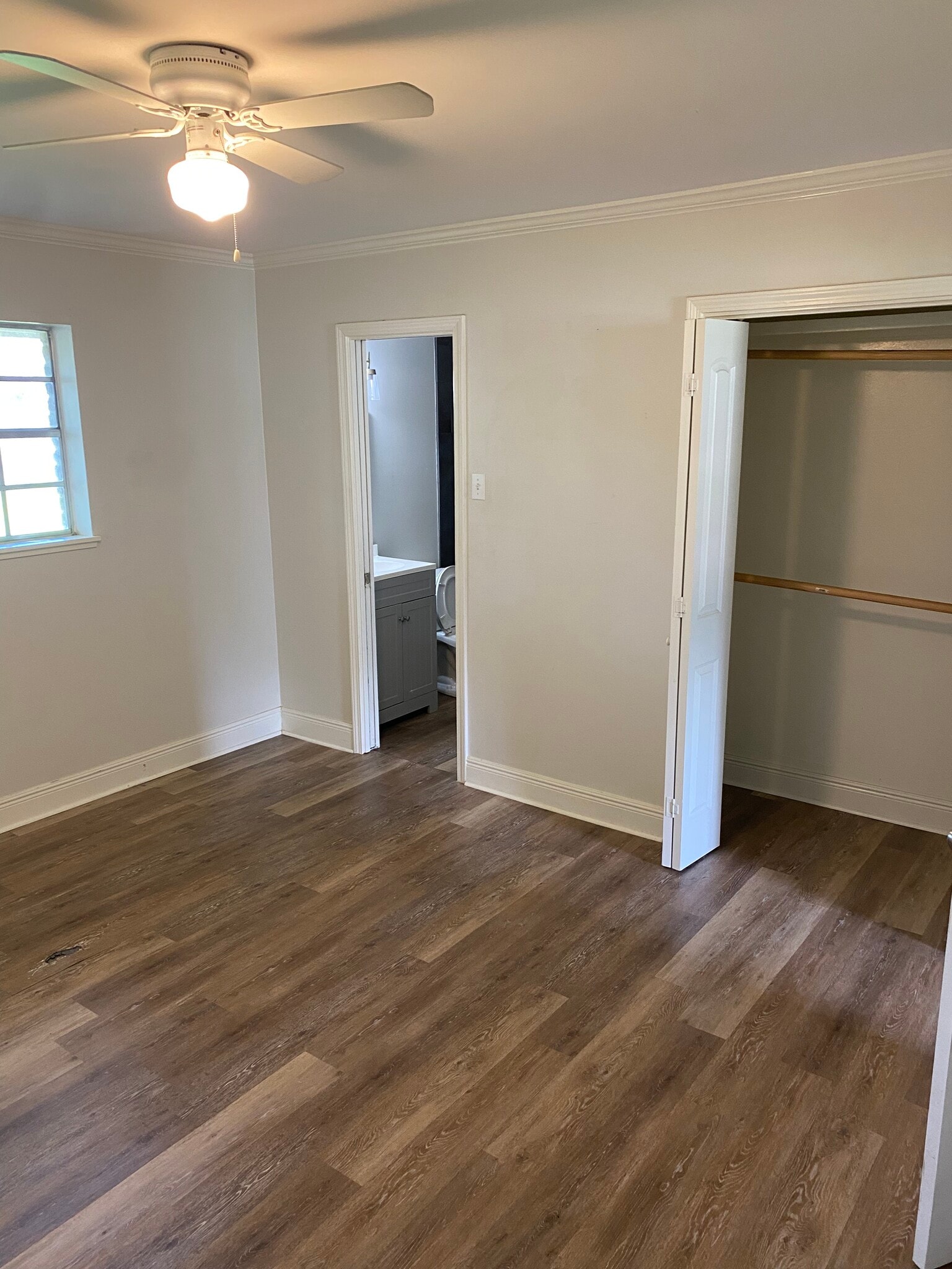 Building Photo - 400 Corona Dr