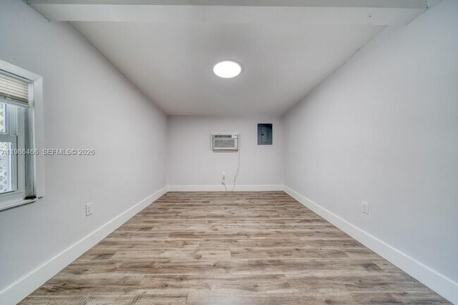 Building Photo - 3353 SW 23rd Terrace