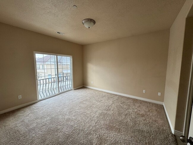 Building Photo - Great 2 bed, 2 bath town home in Lehi