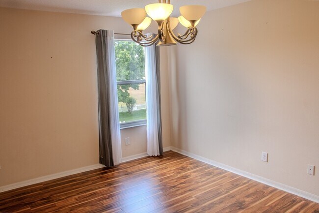 Building Photo - 1557 Amaryllis Cir