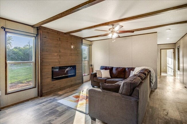 Building Photo - 409 Willow Dr