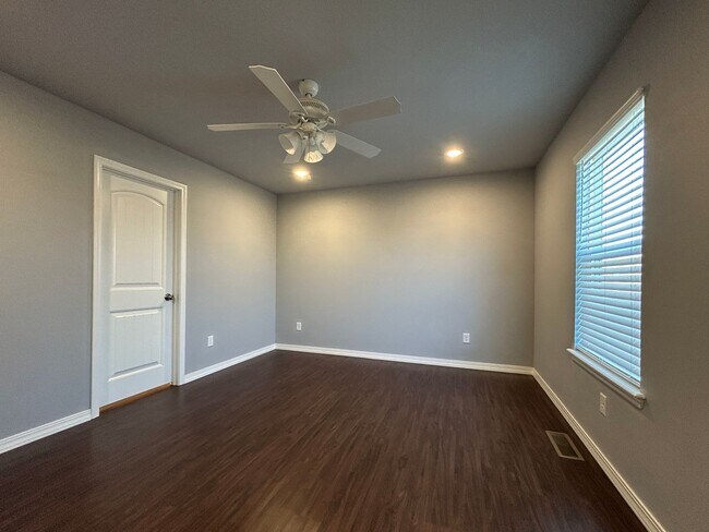 Building Photo - New residents can save $250 on their first month's rent with our move-in special! ?