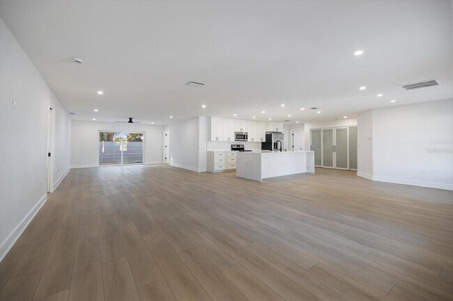 Building Photo - 328 Monet Dr