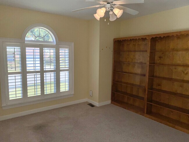 Building Photo - 606 Trillium Ct