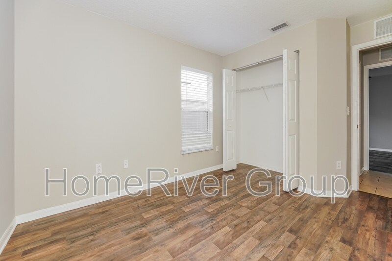 Building Photo - 20 Bressler Ln