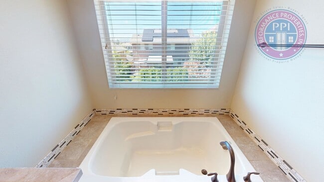 Building Photo - *Gresham - Luxury Craftsman, Central Air, ...