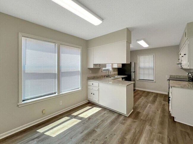 Building Photo - 8840 Cypress Cove