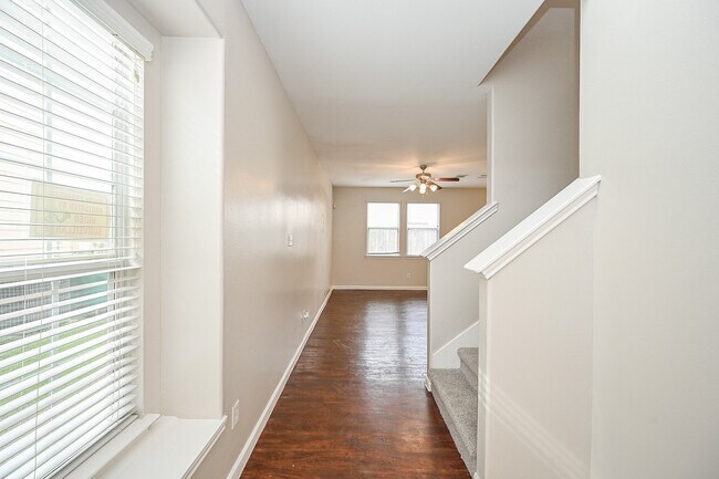 Building Photo - 6127 Yorkglen Manor Ln