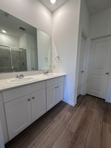 Building Photo - 1513 Van Gogh Dr