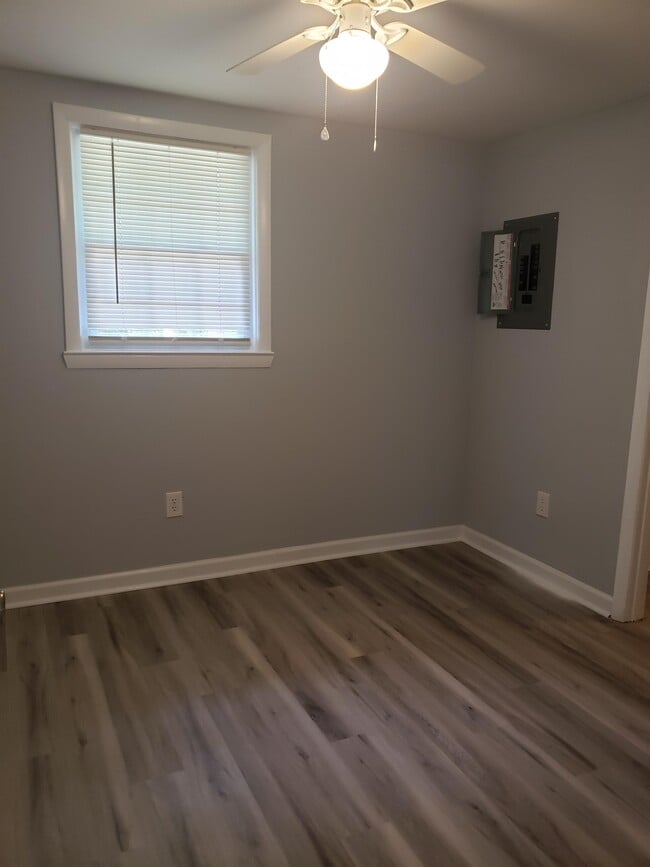 Building Photo - 823 McNeil St