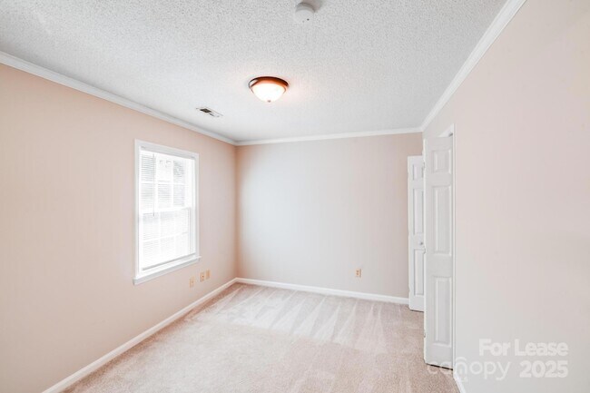 Building Photo - 2000 Mill House Ln