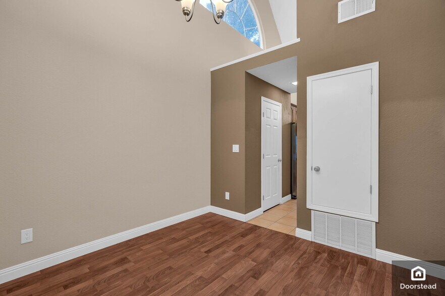Building Photo - 1714 Somerset Pl