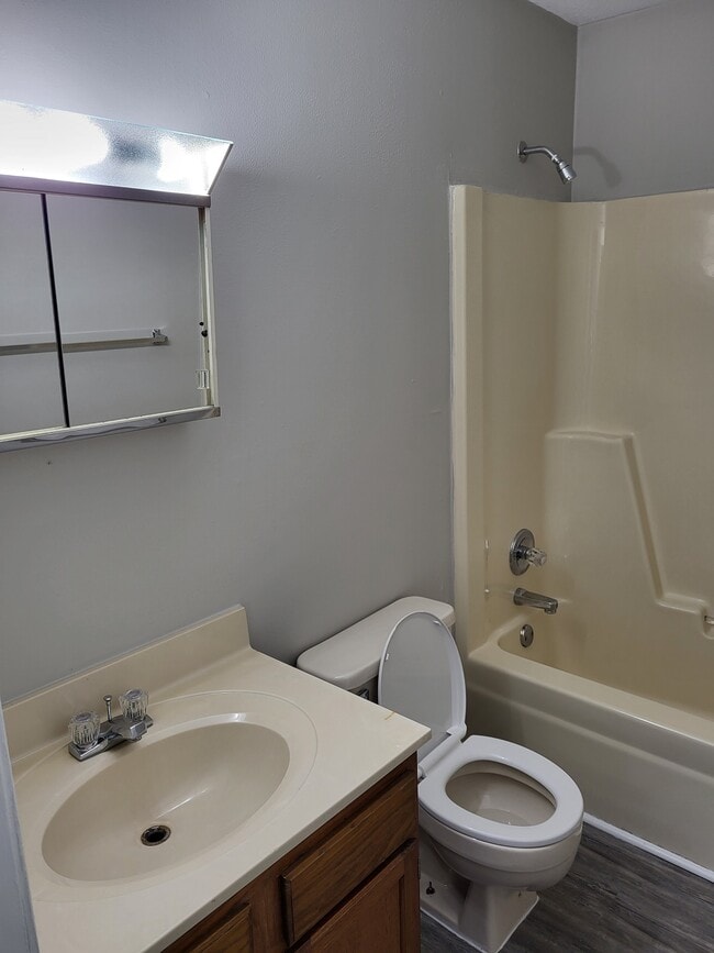 Building Photo - 225 Churchill Dr