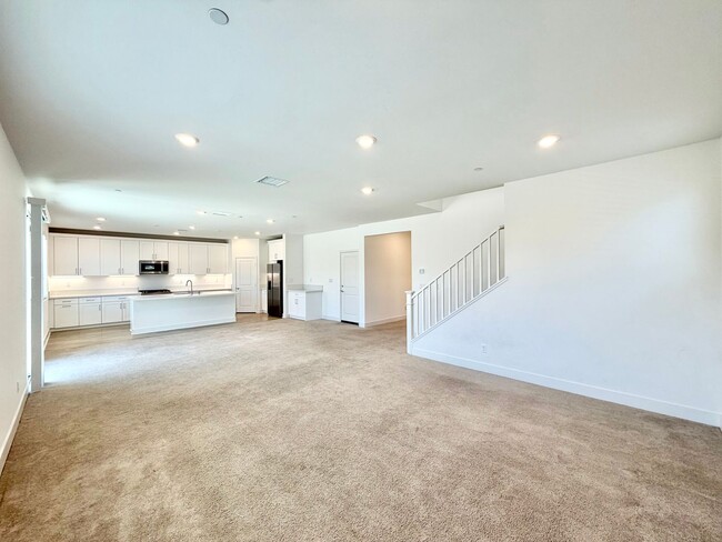 Building Photo - Move-In Ready 5 Bedroom Home with Solar & Large Loft