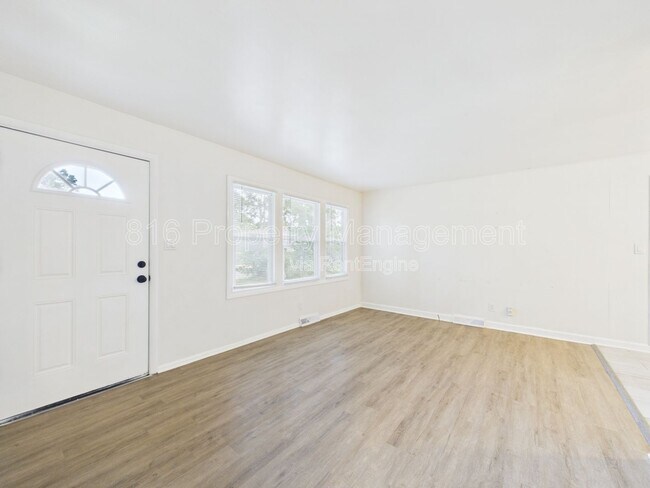Building Photo - 11018 Booth Ave
