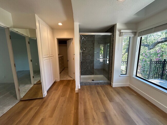Building Photo - Must See Spacious Alamo 4BR Home with Remo...