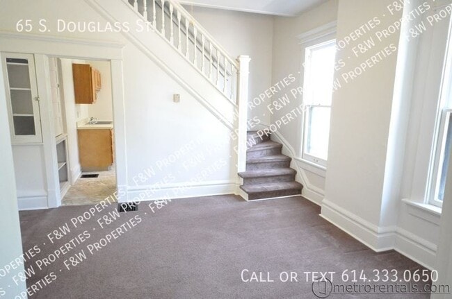 Building Photo - 65 S Douglass St