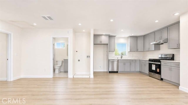 Building Photo - 628 W Floral Dr