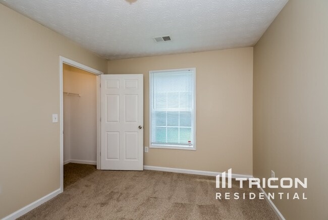 Building Photo - 195 Shadowbrook Dr