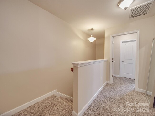 Building Photo - 5657 Tipperlinn Way