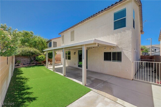 Building Photo - 5033 Apache Valley Ave